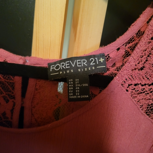 2X Lace Trim Sleeveless Top in Dusty Rose - Picture 3 of 3